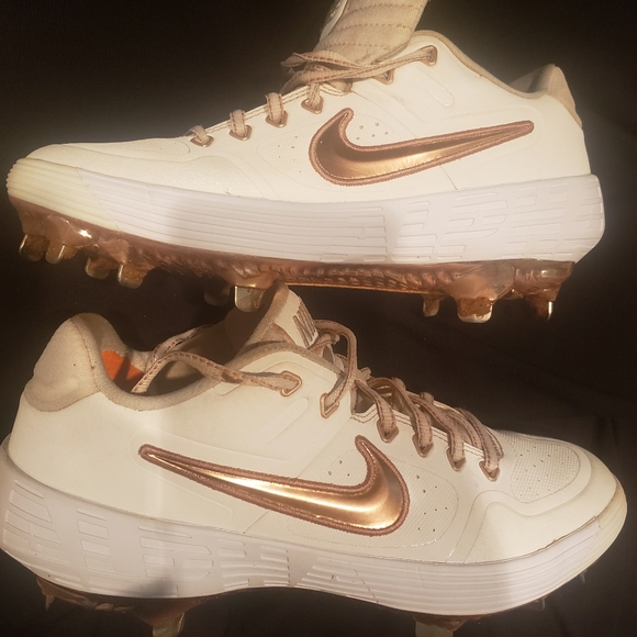 Nike Cleats - Picture 3 of 5